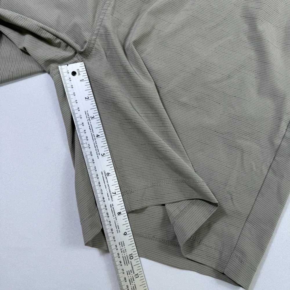 Vuori Aim Shorts Mens 38 Khaki Micro Stripe Performance Golf Technical Chino